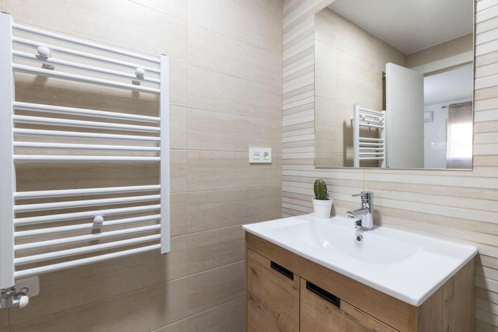 Neptuno Deluxe Apartment Granada Luaran gambar